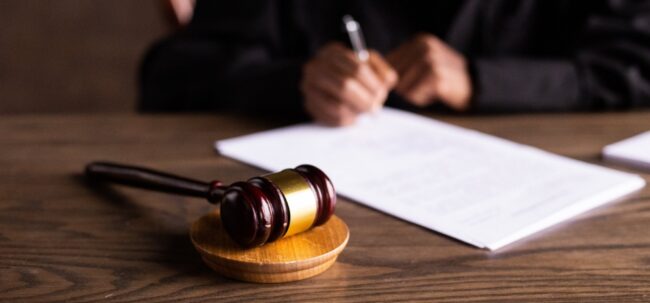 Le traducteur assermenté : définition et rôle crucial Le traducteur assermenté : définition et rôle crucial
