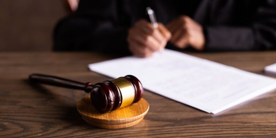 Le traducteur assermenté : définition et rôle crucial Le traducteur assermenté : définition et rôle crucial